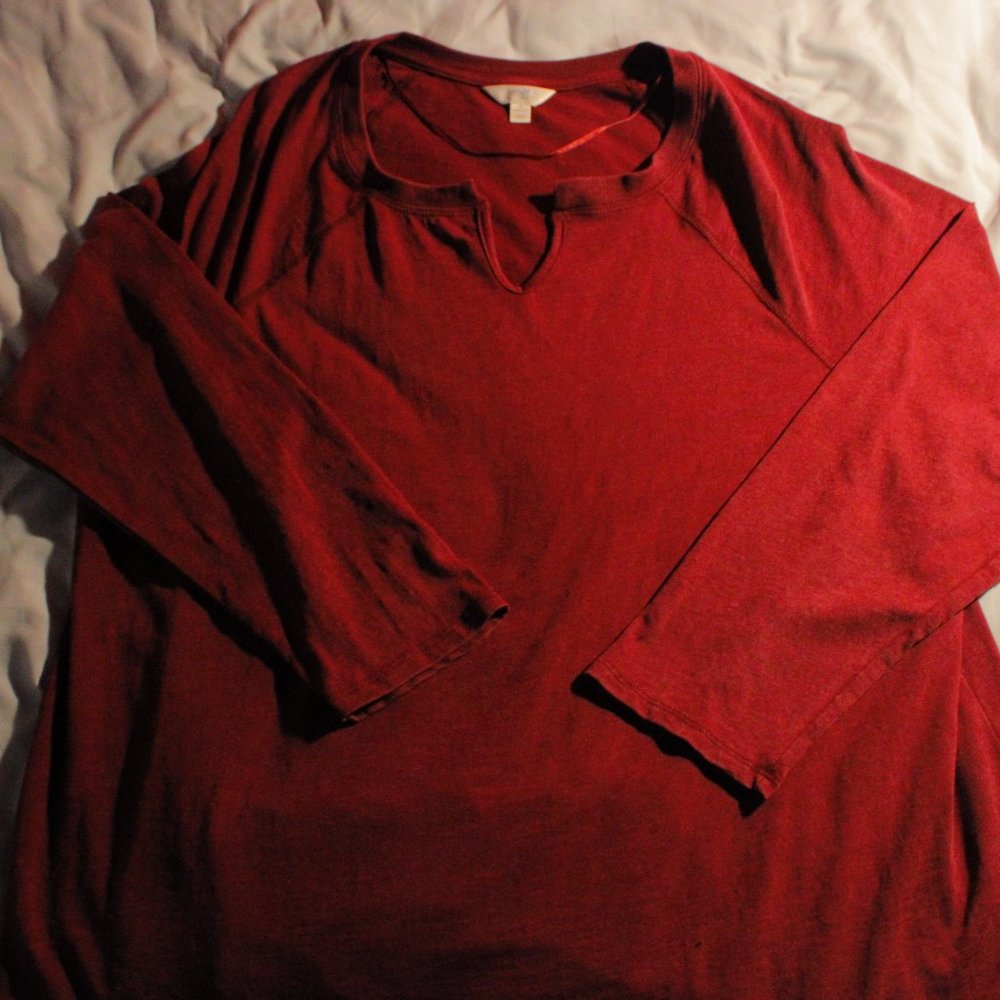 Long Sleeve/ V Neck T-shirt